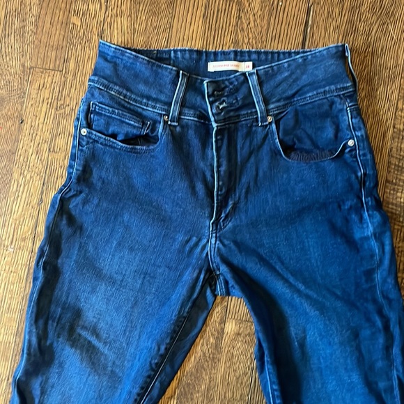 Levi’s 721 High Rise Skinny Jean - Picture 3 of 7